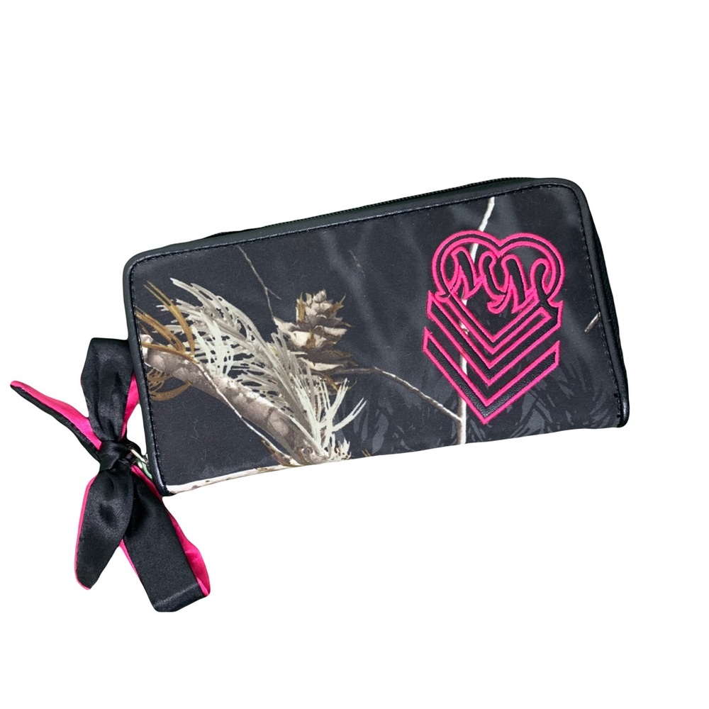 Y2K Rare Metal Mulisha Women’s camo/camouflage wallet with pink ribbon bow